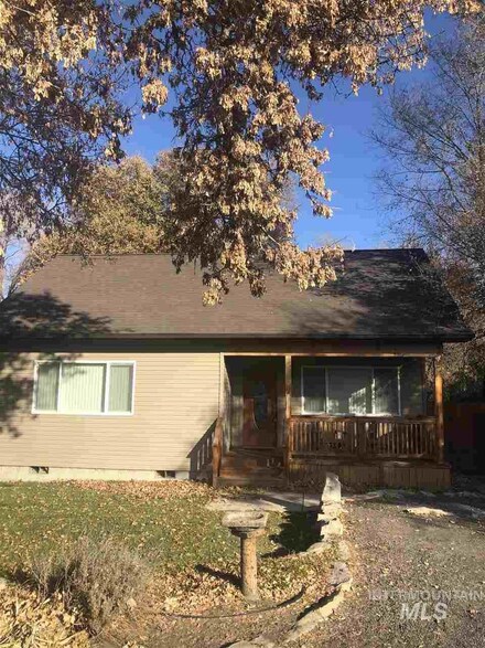 351 E Bruneau St, Hagerman, ID 83332