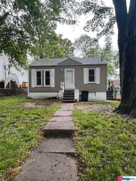3529 N 41st St, Omaha, NE 68111