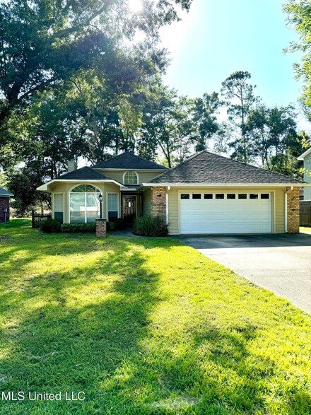 6401 Poco Rd, Ocean Springs, MS 39564