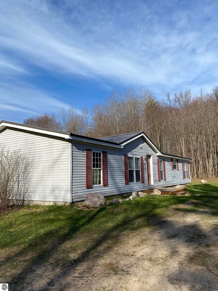 1733 Plum Valley Rd NE, Mancelona, MI 49659