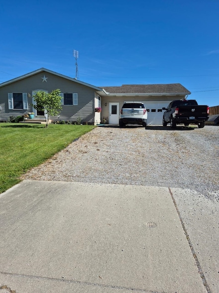317 Golden Dr N, Topeka, IN 46571