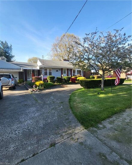 731 Robinson Ave, Barberton, OH 44203