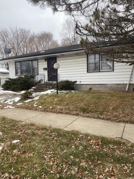 1800 Pierce St, Gary, IN 46407