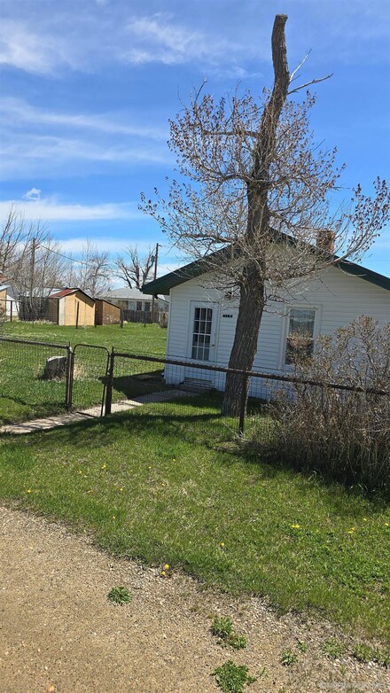 113 S 3rd St, Rock River, WY 82083