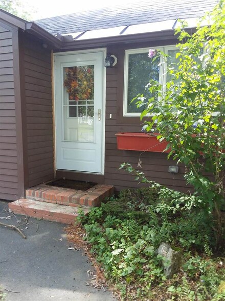 96 James St, Charlestown, NH 03603