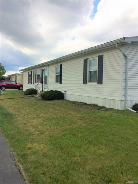 23 Dogwood Dr, Buffalo, NY 14227