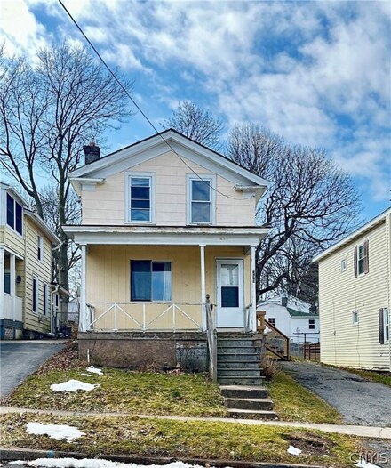 270 W 7th St, Oswego, NY 13126