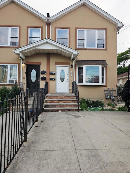 561 Beach 43rd St, Far Rockaway, NY 11691