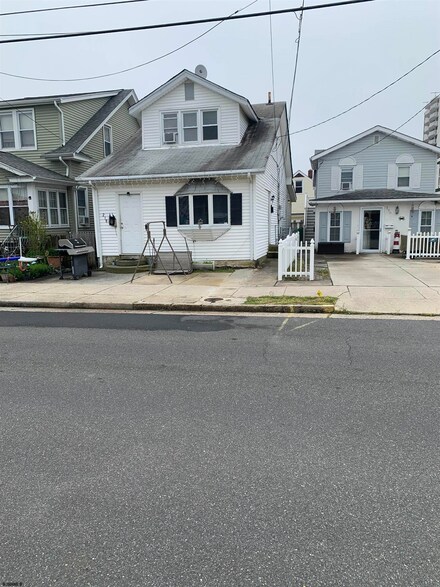 218 N Dudley Ave, Ventnor City, NJ 08406