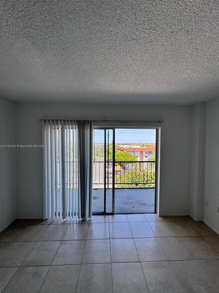 4174 Inverrary Dr Unit 707, Lauderhill, FL 33319