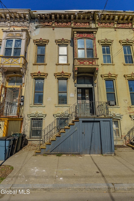 101 Lark St, Albany, NY 12210