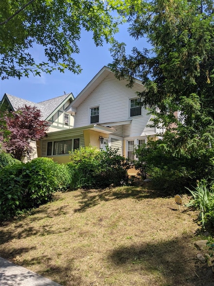 115 82nd Rd, Kew Gardens, NY 11415
