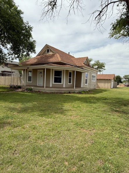 938 E C Ave, Kingman, KS 67068