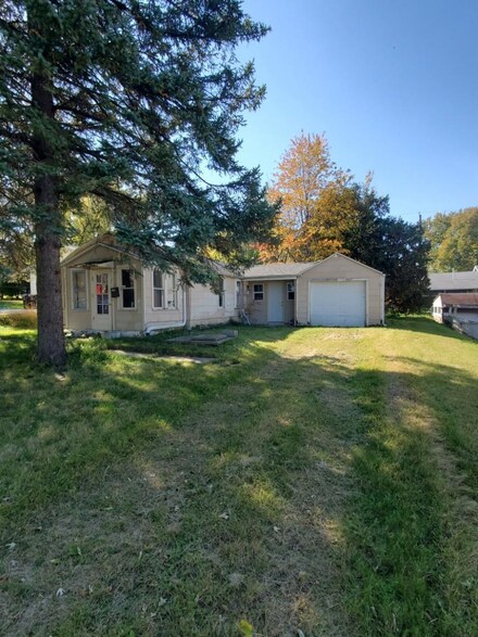 1320 S Deming Ave, Freeport, IL 61032