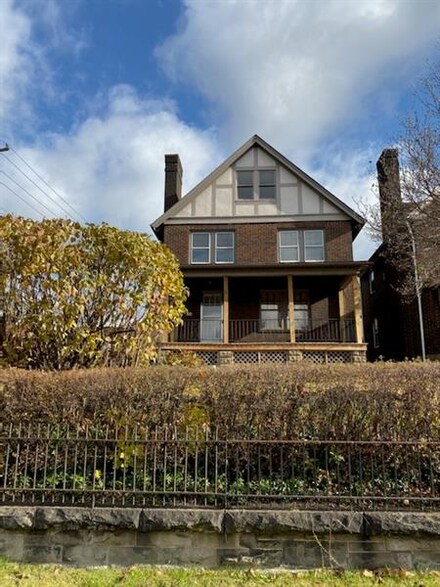 801 Kirkpatrick Ave, Braddock, PA 15104