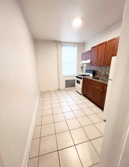 707 E 189th St, Bronx, NY 10458