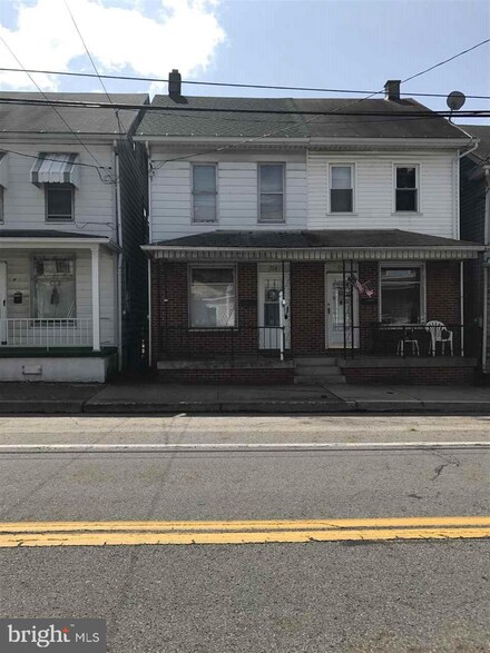 716 E Grand Ave, Tower City, PA 17980