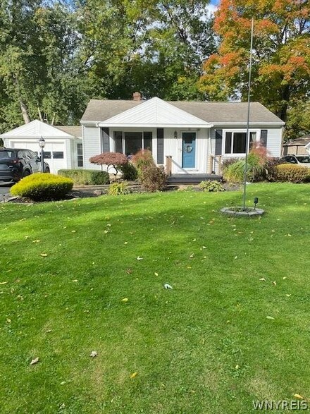 40 Glenwood Ave, Angola, NY 14006
