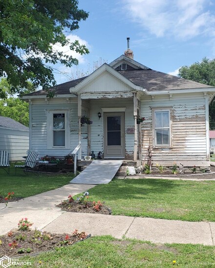 205 E Ohio St, Lenox, IA 50851