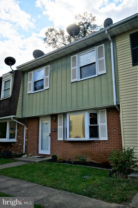 8611 Colston Ct, Marshall, VA 20115