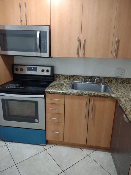 4007 N University Dr Unit 109, Sunrise, FL 33351