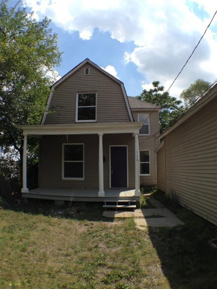 714 Butterworth St SW, Grand Rapids, MI 49504