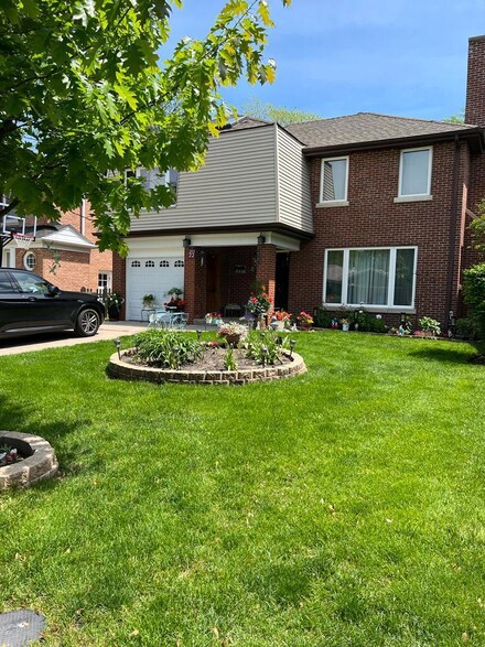 6619 N Monticello Ave, Lincolnwood, IL 60712
