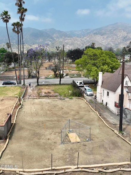 318 W Altadena Dr, Altadena, CA 91001
