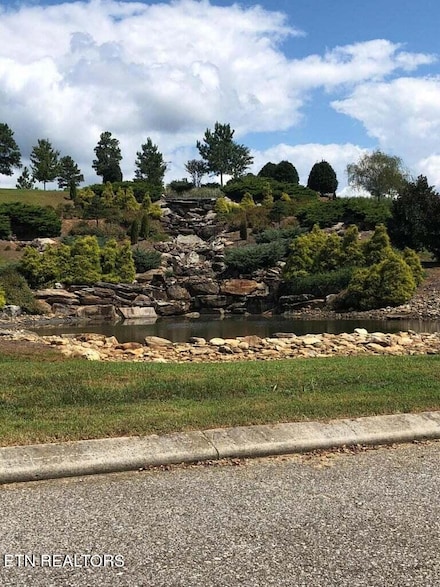 33 Eagle Nest Dr, Loudon, TN 37774