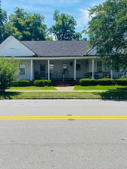 139 N Barnes St, Sale City, GA 31784