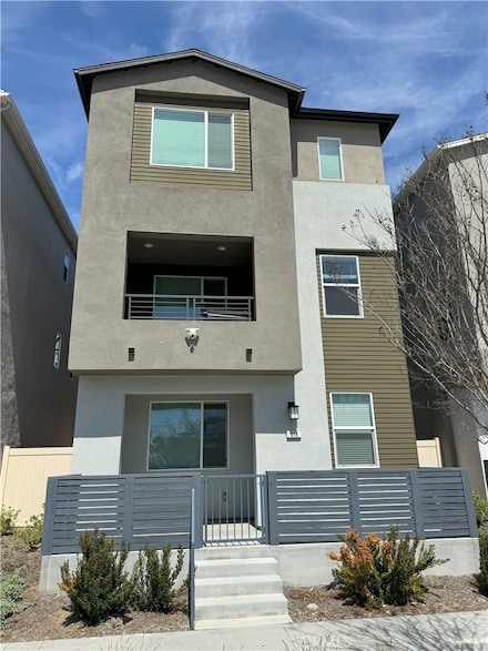 913 E 2nd St, Santa Ana, CA 92701