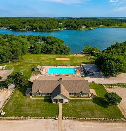 34 Lakeside Cir, Linn Valley, KS 66040