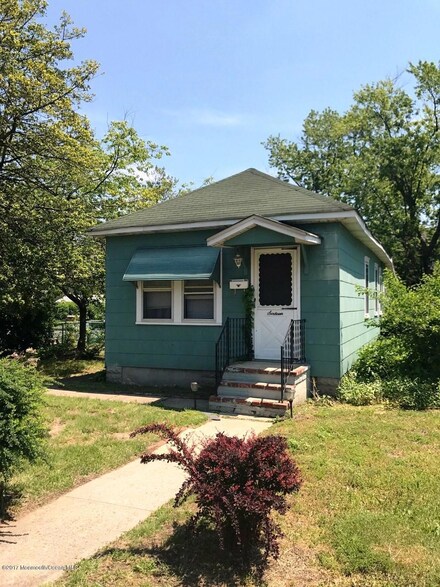 16 Leonard Ave, Leonardo, NJ 07737