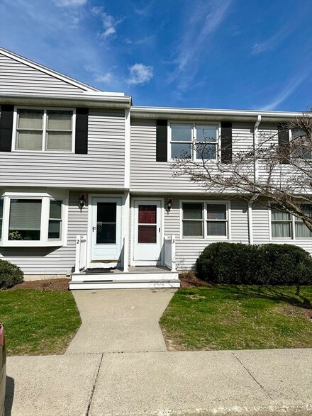 162 Oak St Unit 3, Taunton, MA 02780