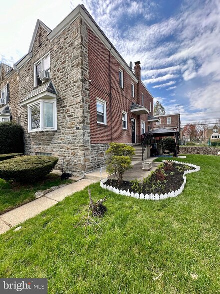 823 E Upsal St, Philadelphia, PA 19119