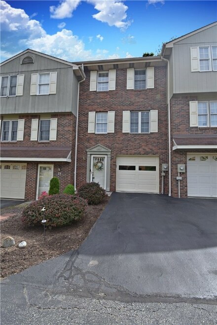 23 Hennig Dr, Pittsburgh, PA 15236