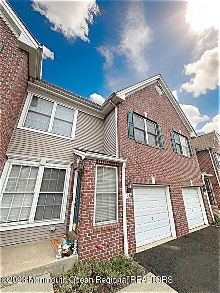 17 Ironwood Ct, Middletown, NJ 07748