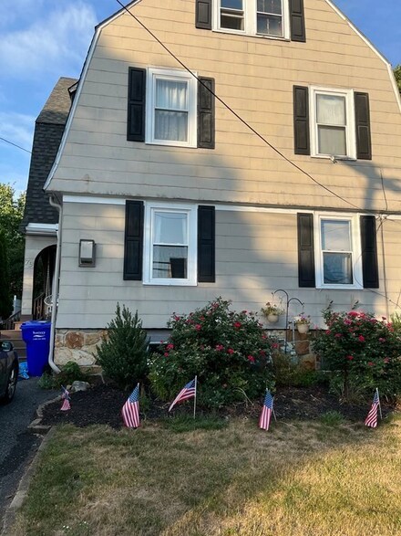 79 Dutcher St, Hopedale, MA 01747