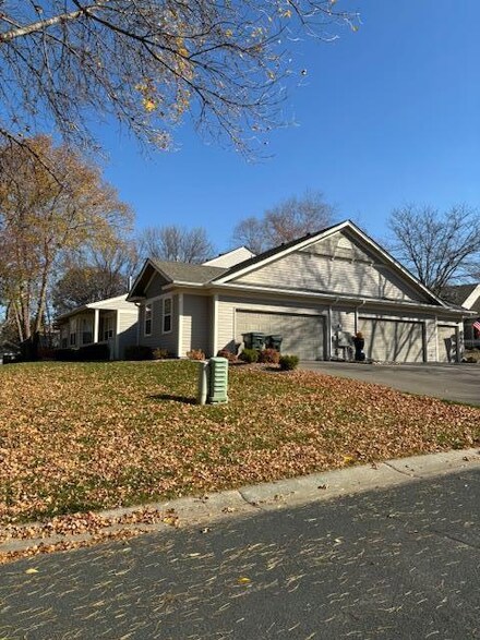 861 Ivy Ln, Saint Paul, MN 55123