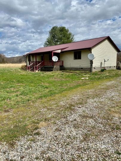 1056 Strong Run Rd, Vinton, OH 45686