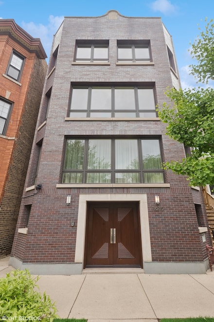 3635 N Paulina St, Chicago, IL 60613