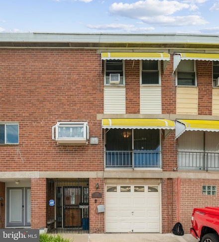 6829 Lindbergh Blvd, Philadelphia, PA 19142