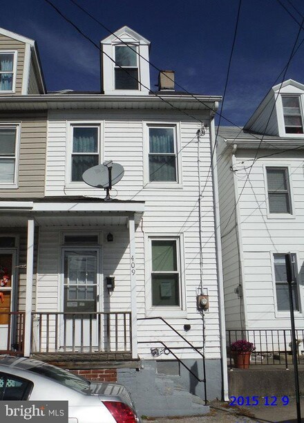 409 N 3rd St, Steelton, PA 17113