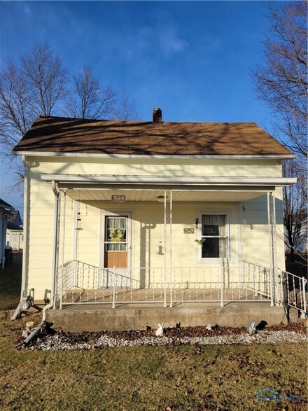 245 Third St, Clay Center, OH 43408