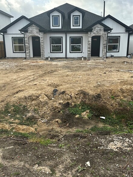 7830 Booker Street A-B, Houston, TX 77028