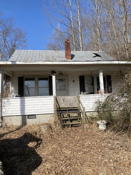 980 Bess Daniels Dr, Prestonsburg, KY 41653