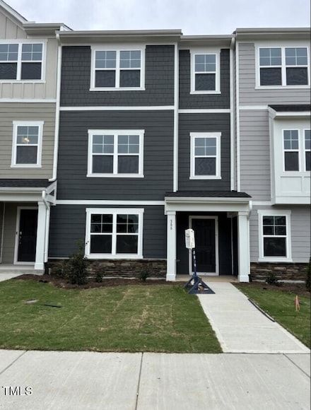 366 Leland Crest Dr, Apex, NC 27539