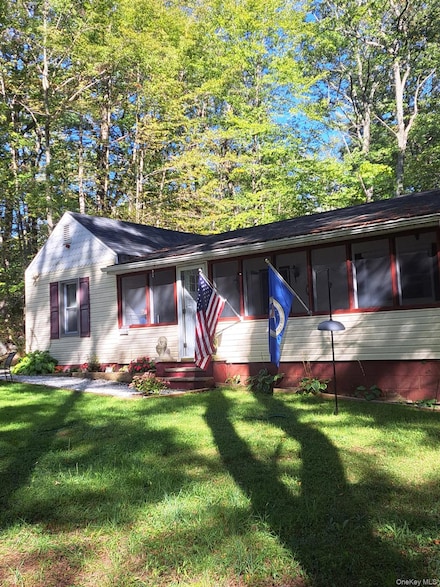 6 Hoeppner Dr, Wurtsboro, NY 12790