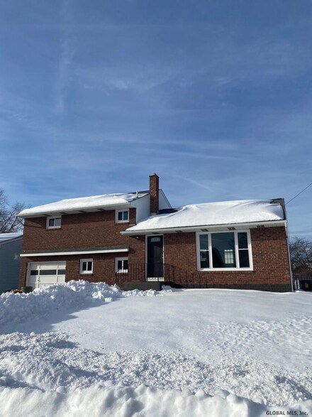 31 Wertman Ln, Albany, NY 12211