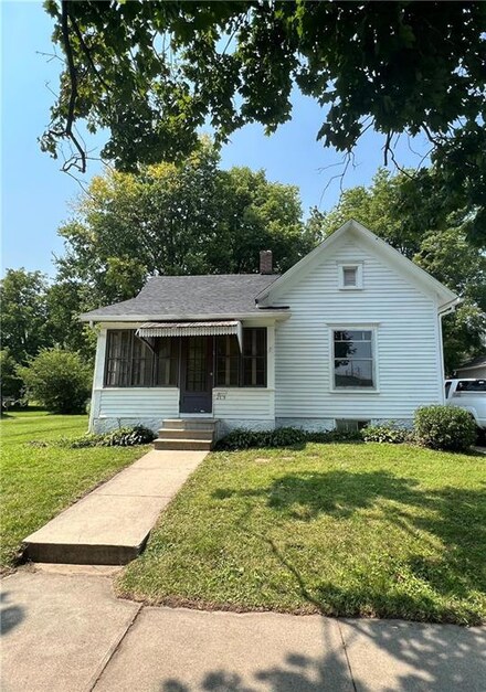 2119 W 2nd St, Perry, IA 50220